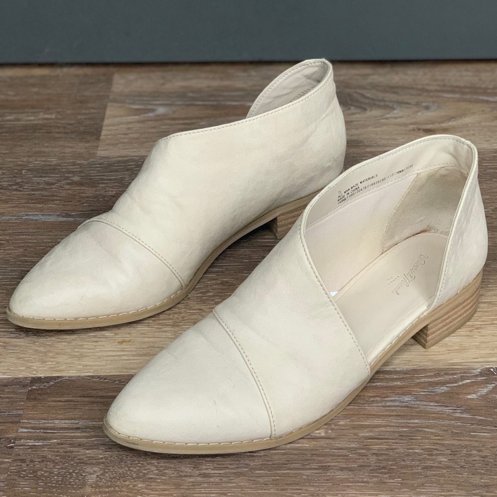Universal thread cut-out boots